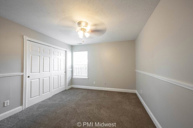 Building Photo - 1085 Meadowview Ct