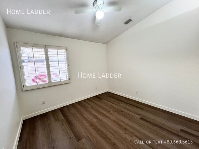 Building Photo - Refreshing 3-Bed, 2-Bath Plus Den with Spa...