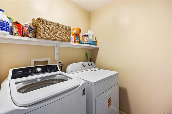 Building Photo - Updated 4bd/3ba House Right Off of Highland Dr