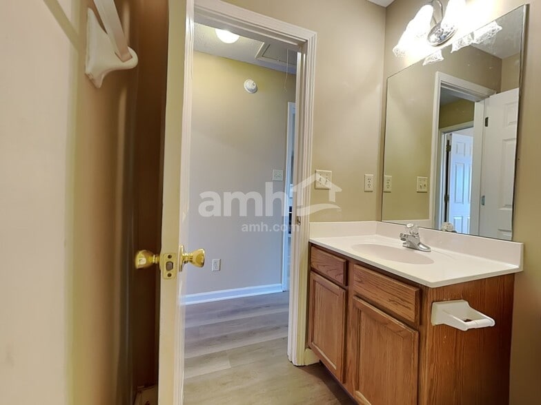 Building Photo - 1326 Siskin Dr