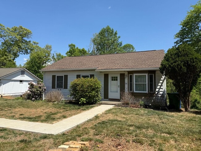 Building Photo - Cute 3 Bedroom, 2 Bath Home Near Asheville Mall