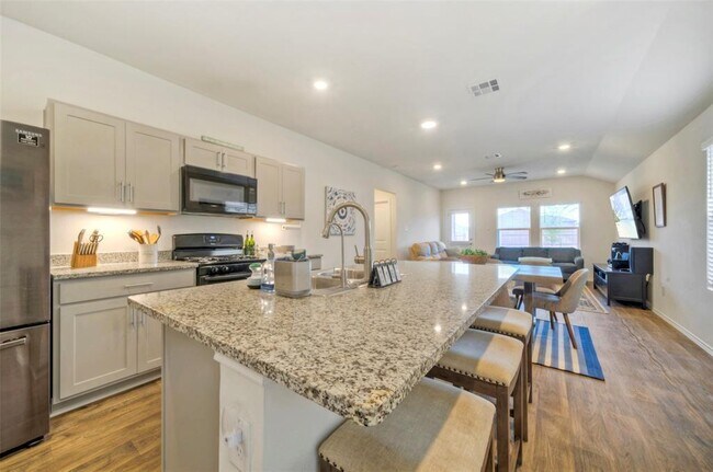 Building Photo - 270 Dorchester Dr
