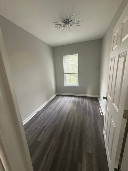 Building Photo - 2416 W Franklin St