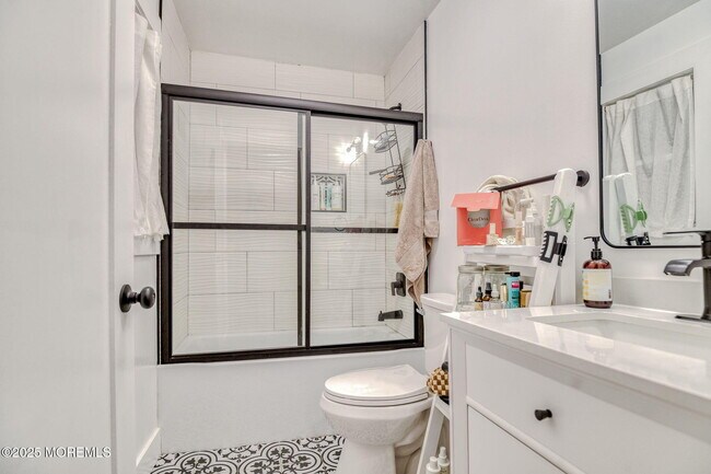 Building Photo - 308 7th Ave