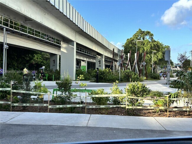 Building Photo - 126 SW 17th Rd