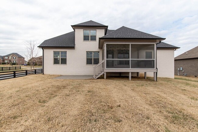 Building Photo - Stunning brick home with detailed accents!