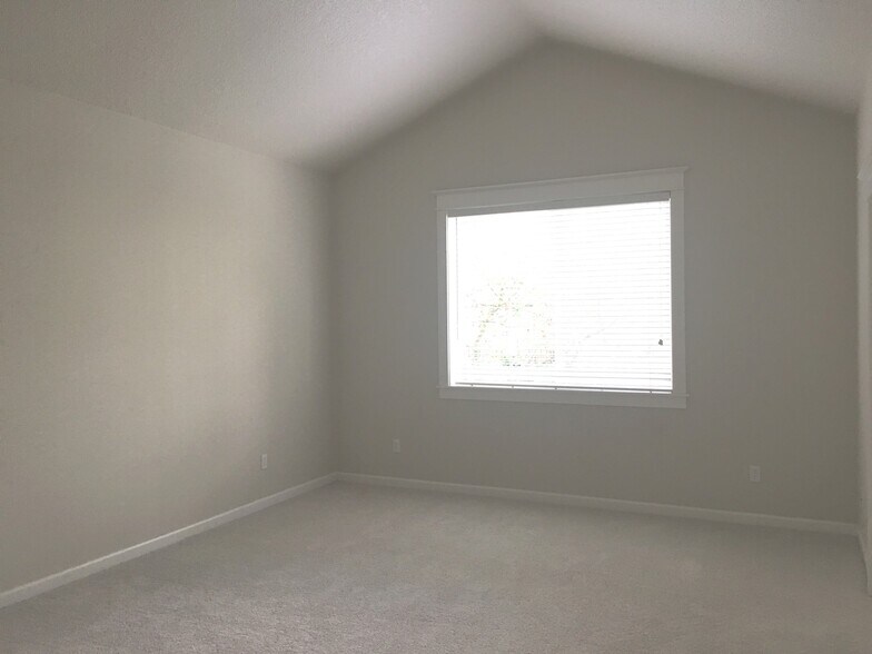 Building Photo - 3241 Wild Rose Loop