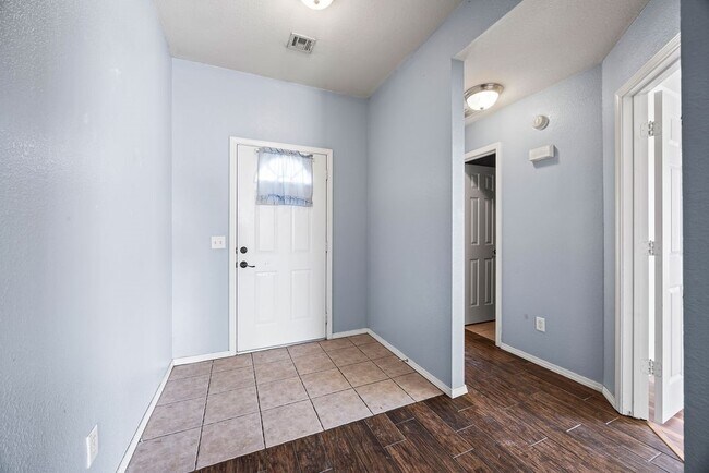 Building Photo - 851 Honeysuckle Dr
