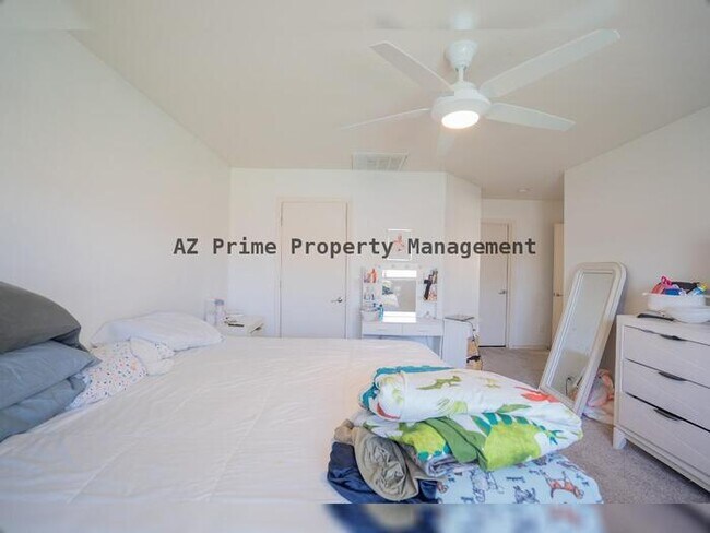 Building Photo - 15160 W Smokey Dr