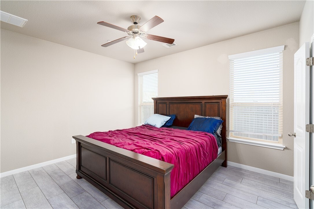 Maser Bed (Stock Photo) - 3240 E Whitestone Blvd