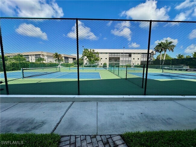 Building Photo - 788 Park Shore Dr