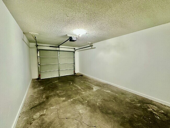 Building Photo - 3513 W Wood St