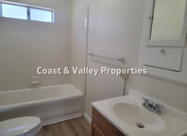 Building Photo - 226-228 Lang Street, Salinas, CA 93901