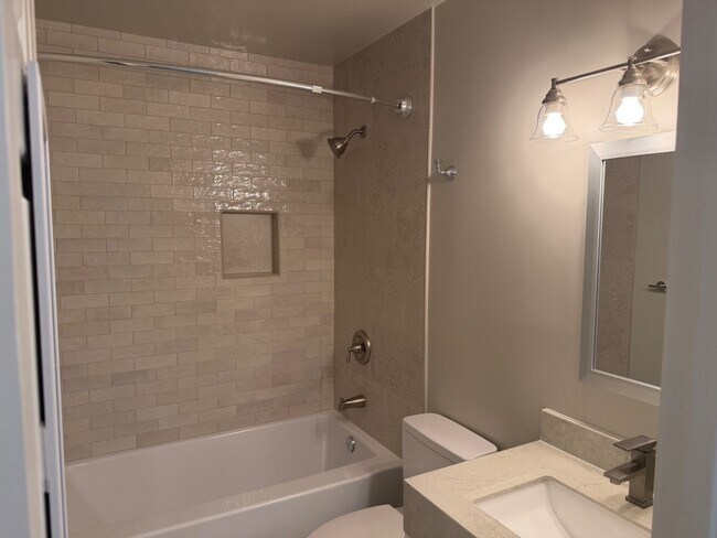 Building Photo - 130 Village Ct