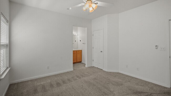 Building Photo - 3 bed 2 bath in Green Valley!
