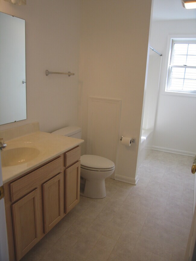 626 Eichelberger - Bath 2 - 626 Eichelberger St