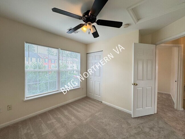 Building Photo - 10230 Magnolia Grove Dr