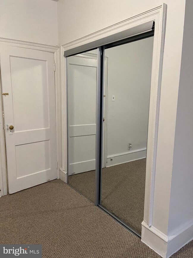 Building Photo - 20 S 61st St