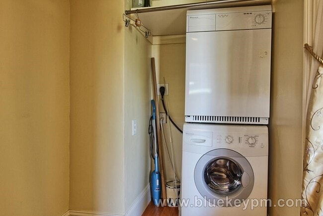 Building Photo - Studio Condo Available in Pearl District  ...