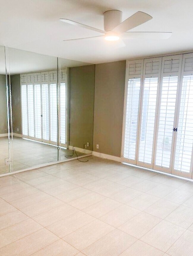 Building Photo - GREAT 3 Bedroom 2.5 Bath in Paradise Valley!