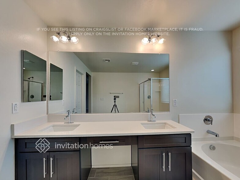 Building Photo - 16436 W La Ventilla Way