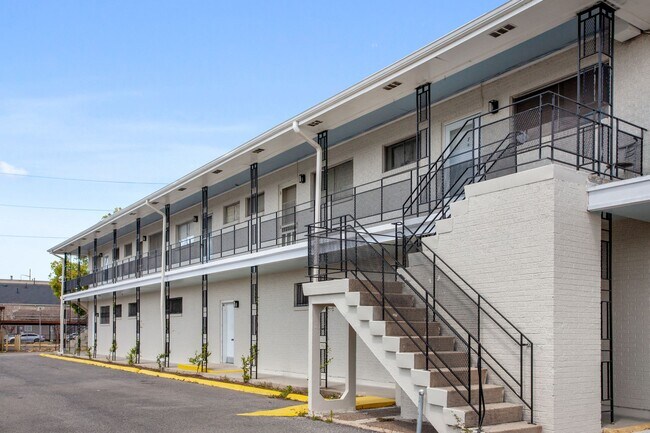 Building Photo - Studio Apartment in Metairie - Central Location off Airline & Causeway!