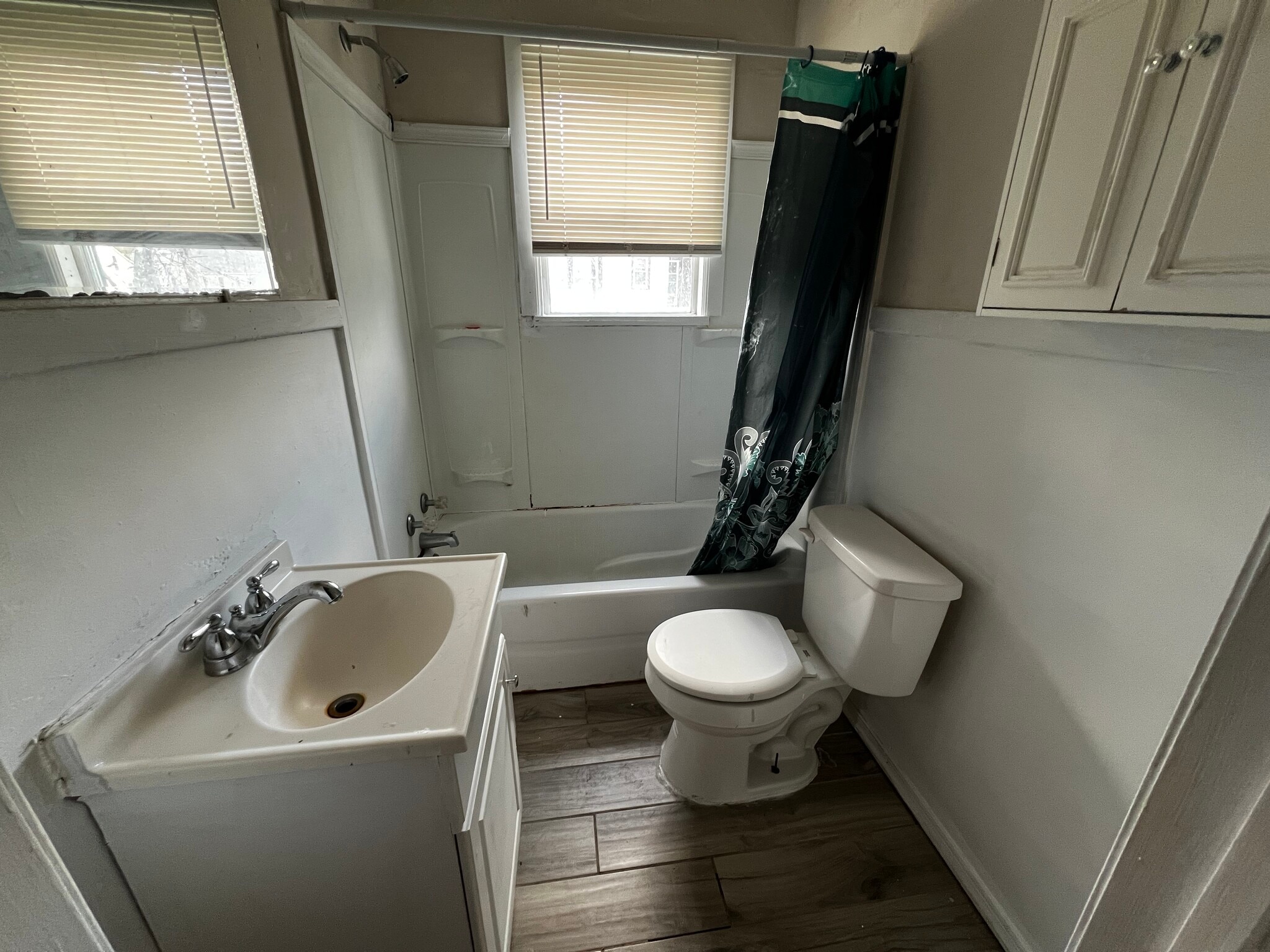 Building Photo - 728 Harrison Ave NW