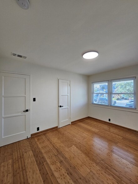 Building Photo - 2942 Midvale Ave