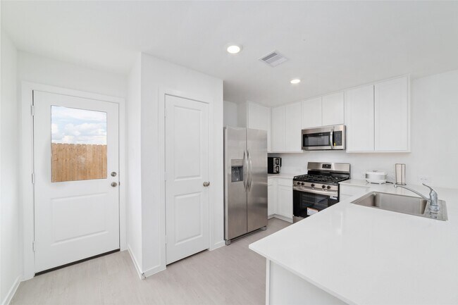 Building Photo - 12410 Mountain Daisy Rd