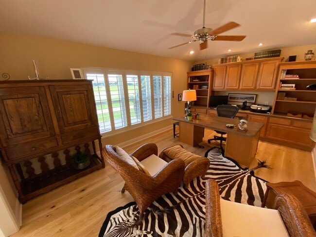 Building Photo - Exquisite - Turnkey, 3 bed + 2 1/2 Bath + ...