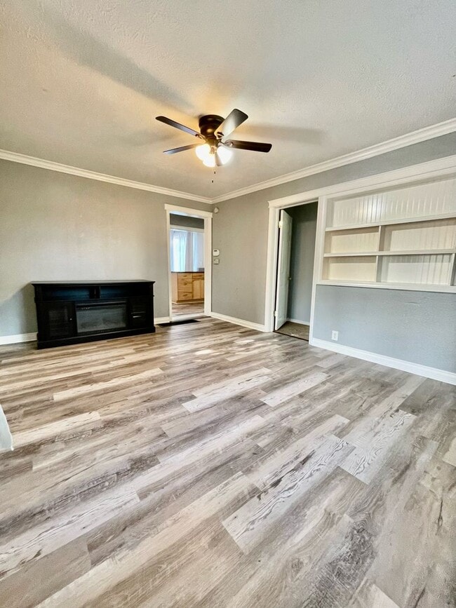Building Photo - Stunning 3 Bed, 1 Bath Home on South Hill!