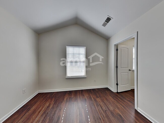 Building Photo - 147 Biscayne Terrace