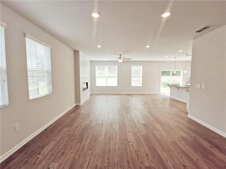Building Photo - 154 Green Love Ln