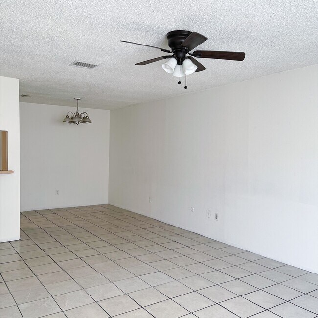 Building Photo - 9495 Pagewood Ln