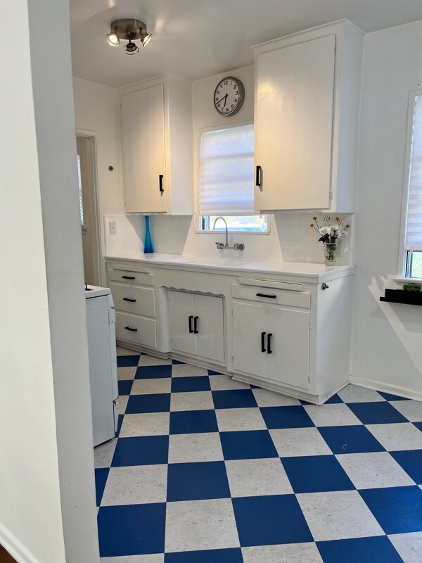 Building Photo - 2226 S Ridgeley Dr