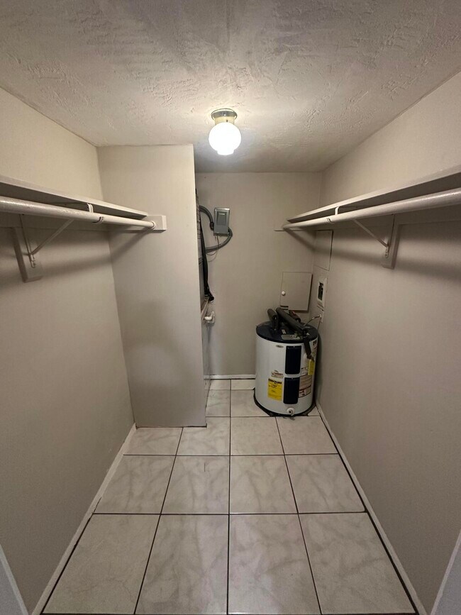 Building Photo - 2301 NE 14th Street Causeway