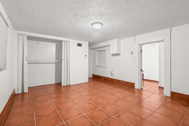 Building Photo - 4985 Gulfstream Rd
