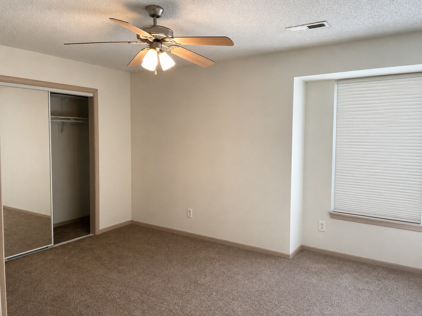 Building Photo - 10560 E 46th Terrace