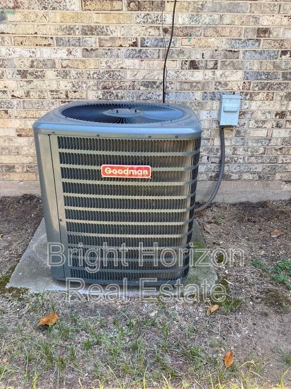 Building Photo - 1017 Mullins St