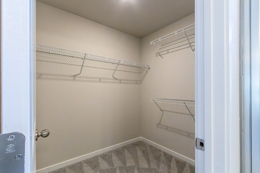 Building Photo - 8136 Lookout Ct