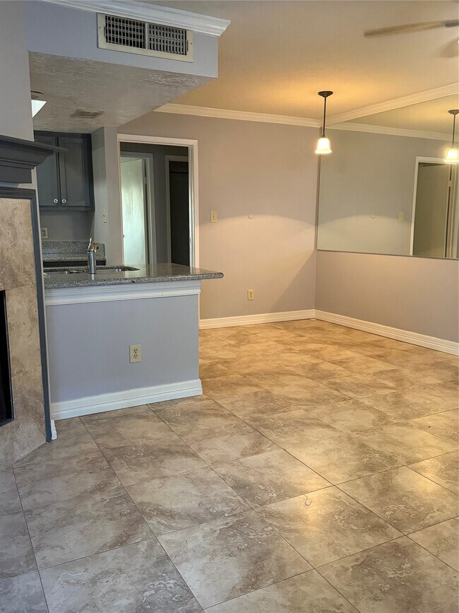 Building Photo - 3919 Fairmont Pkwy