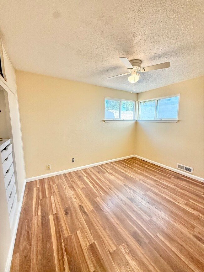 Building Photo - Home for rent on Union with Oversized Gara...