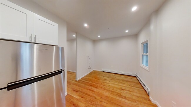 Building Photo - 130 Putnam St