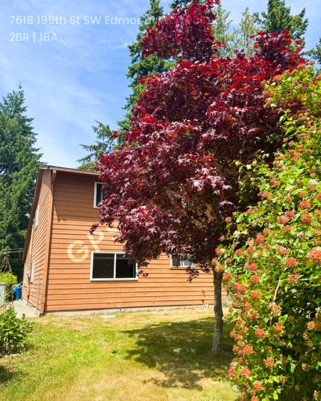 Building Photo - Spacious 2 bedroom with Garage Parking!