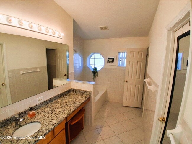 Building Photo - 4550 Bellaluna Dr