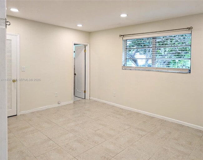 Building Photo - 856 Benevento Ave