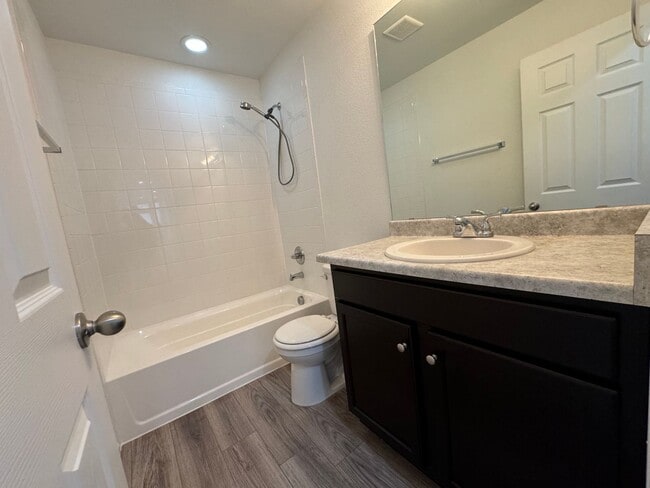 Building Photo - Newer 3 Bedroom plus loft in Paint Brush Hills