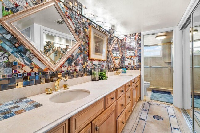 Building Photo - 374 Golfview Rd