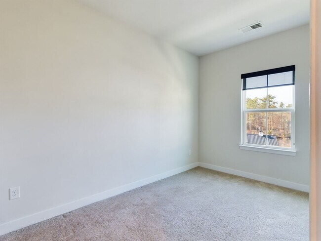 Building Photo - 537 Crofton Village Terrace