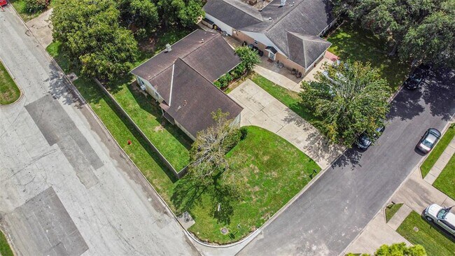 Building Photo - 2122 Clemson Dr
